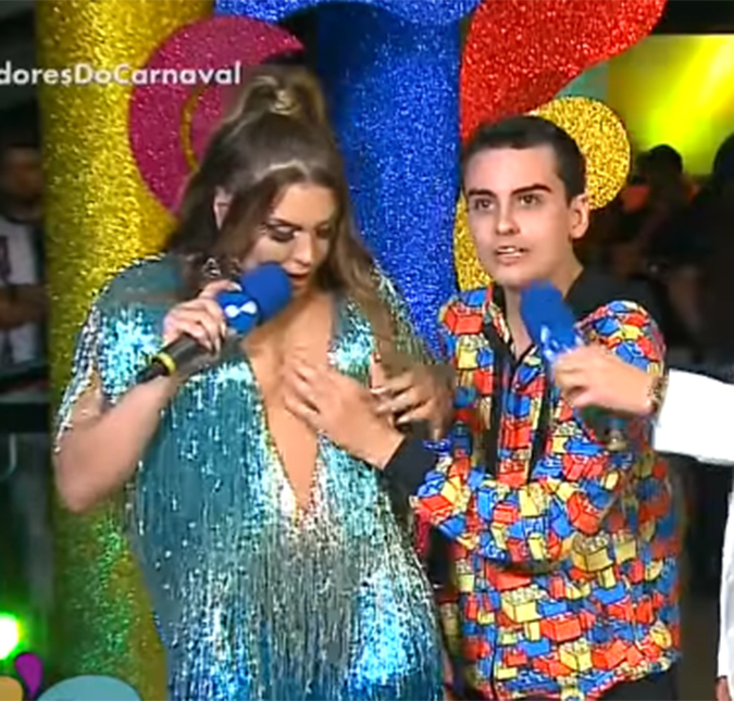 Dudu Camargo é acusado de apalpar seio de Simony ao vivo e internautas detonam: <i>Insuportável e assediador</i>