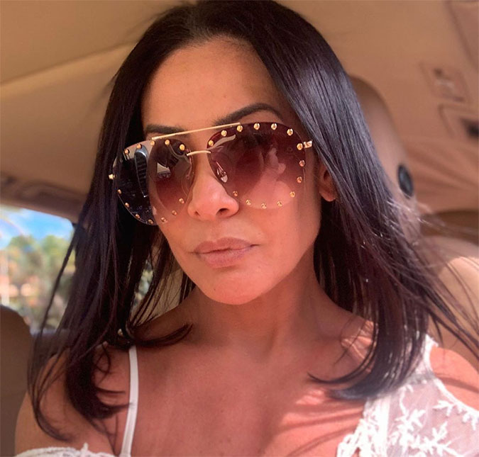 Scheila Carvalho se manifesta após críticas por estar no Carnaval dias após morte do irmão: <I>- Estou indo cumprir contratos</i>