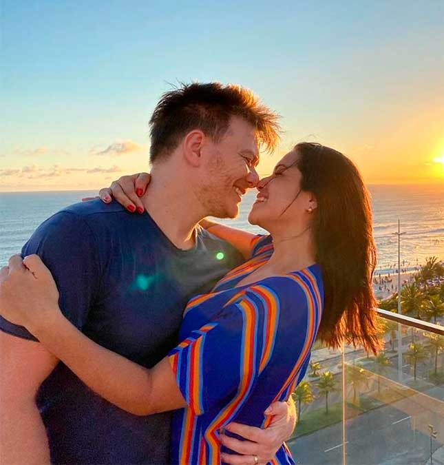 Michel Teló desafia Thaís Fersoza, que rebola ao som de <i>Tudo Ok</i>