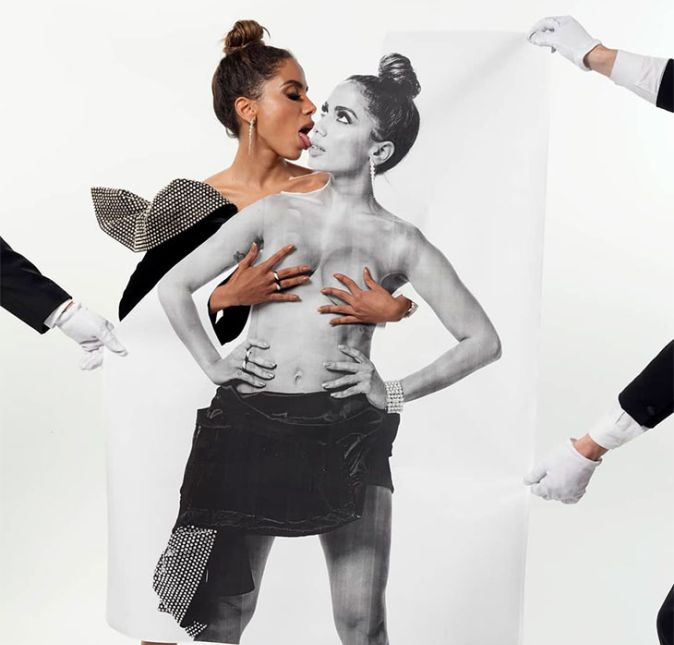 Lembra da primeira vez em que ela assumiu com todas as letras que era bissexual, em abril de 2019, em entrevista ao site Shangay? Na época, ela disse: - A bissexualidade tem sido uma realidade para mim há muito tempo, mais de dez anos. Escolhi o jeito certo de compartilhá-la, porque não queria contar diretamente para a imprensa. Porque eles poderiam ter usado como eles queriam. A mídia está sempre procurando cliques e polêmicas, talvez eles a tivessem tratado de uma maneira que não fosse respeitosa. Eu queria contar isso com absoluta normalidade, porque é algo que qualquer um pode experimentar, e eu esperei pelo momento perfeito para fazê-lo. Agora estou em um lugar onde muitas pessoas me ouvem, e eu também queria aproveitar isso, para poder fazer a diferença. Meus pais e meu irmão sabem disso desde que eu tinha 13 ou 14 anos de idade, e todos ficam quietos, normalmente. Eu tive muita sorte com minha família; Não é que minha mãe ame esse fato, mas ela sempre me amou como eu sou, e ela me respeita. Meu irmão não se dava tão bem na adolescência, porque às vezes eu roubava algumas de suas pretendentes [risos].