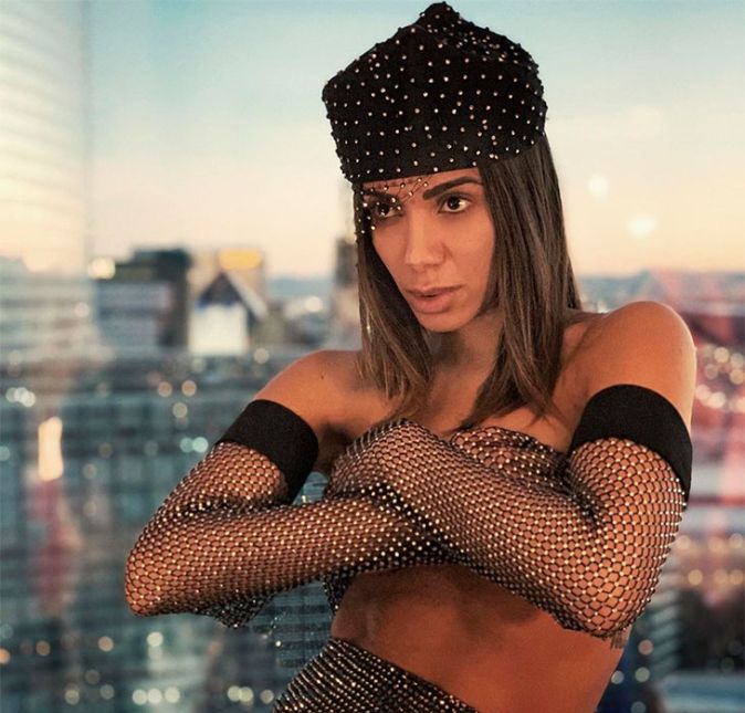 Em maio de 2018, em uma coletiva de imprensa onde o ESTRELANDO esteve presente, Anitta falou sobre enviar fotos nuas aos seus contatinhos: - Nudes eu não mando porque eu acho que uma hora ou outra todo mundo tá vendo. Então eu tenho pavor! Certa ela, né? Em maio de 2018, em uma coletiva de imprensa onde o ESTRELANDO esteve presente, Anitta falou sobre enviar fotos nuas aos seus contatinhos: - Nudes eu não mando porque eu acho que uma hora ou outra todo mundo tá vendo. Então eu tenho pavor! Certa ela, né?