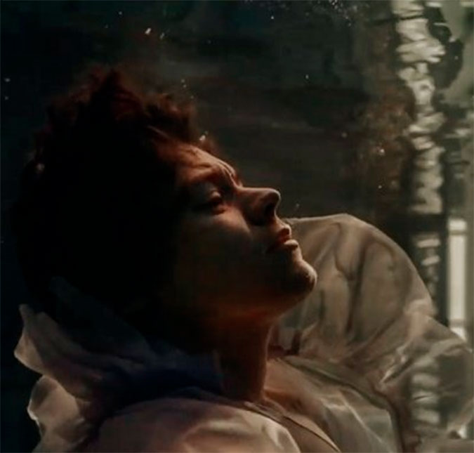Harry Styles se afoga por amor no videoclipe de <I>Falling</I>; assista!