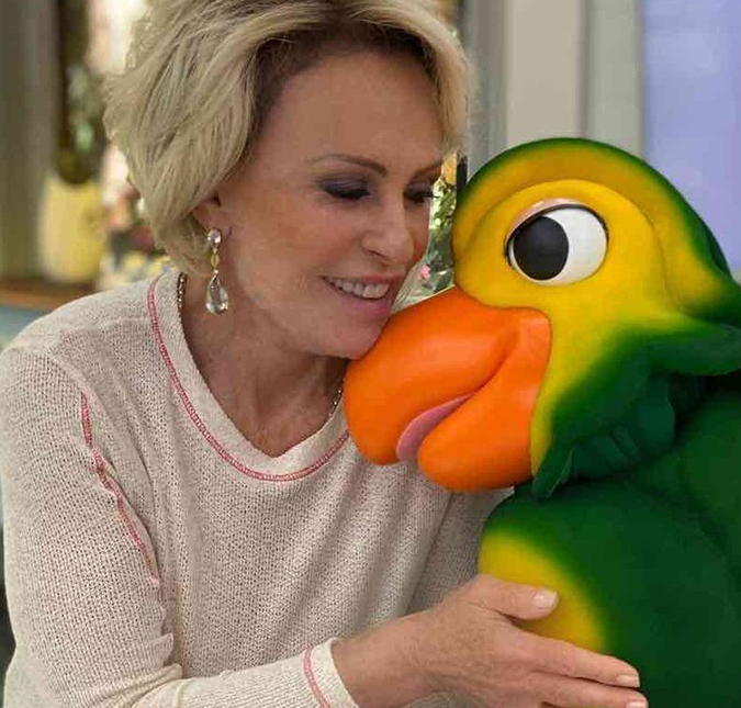 Ana Maria Braga volta ao <i>Mais Você</i>, agradece o carinho e fala sobre tratamento contra o câncer: - <i>Felizmente está dando muito resultado</i>
