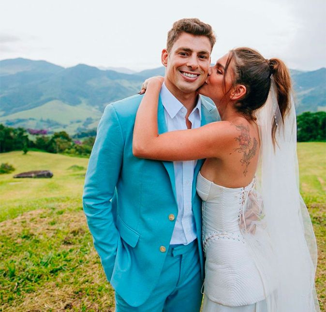 Lembrando que eles subiram ao altar em 2019. Mas foi só no dia 24 de janeiro de 2020 que Mariana compartilhou pela primeira vez algumas fotos de seu casamento com Cauã. Parece mesmo ter sido uma cerimônia linda, né? Nem parece que já se passaram dois anos desse grande dia para os pombinhos!