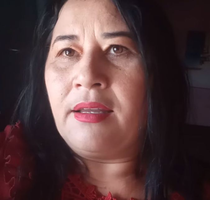 Também teve a vez em que a ex de Luciano Camargo, Cleo Loyola, fez um vídeo para falar sobre o sertanejo, que teria negligenciado a relação com o filho mais velho, Wesley, de sua relação com Cleo: - Uma das coisas que mais me deixa triste, na verdade, é essa ignorância dele ainda com o meu filho, Wesley. E aí ele fica perto do Nathan [Camargo, da relação com Marian Costa], beijando o Nathan , dizendo que ama ele e tal... até quando você vai ficar fazendo isso, Luci? Quem tem que pedir perdão ao meu filho é você. Há mais de três anos que você não conversa com o Wesley por causa de uma mulher. Não existe ex-filho. Existe ex-mulher, principalmente uma como eu, que aparece depois de tantos anos. Se você tivesse feito as coisas certas eu jamais teria aparecido. Ela ainda continua: - O que o meu filho cometeu de tão grave pra você ter tanto ódio? Até quando vai ser assim? Porque você é um pai demônio. O Wesley está com a cabeça muito boa e no lugar, porque o que você tenta fazer todo dia é jogar ele de volta nas drogas. É destruir a vida dele. Você não vai conseguir.