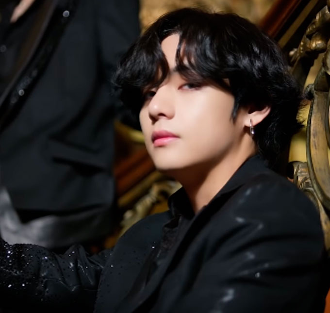 Grupo <i>BTS</i> lança vídeo de <i>single Black Swan</i> com conceito sombrio e dança contemporânea. Assista!