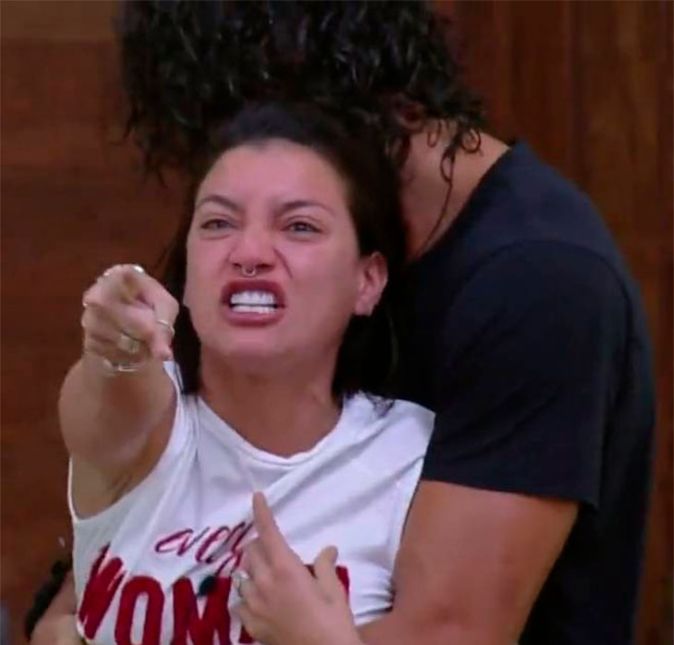 Gabi Prado também causou durante sua participação em A Fazenda. Ela discutiu com Nadja Pessoa e com Rafael Ilha, e chamou o ex-Polegar de frouxo. Eita!