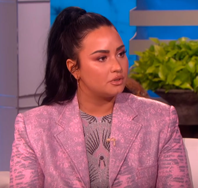 Demi Lovato conta que sua antiga equipe a proibia de comer e revela o que a fez voltar a consumir drogas e álcool