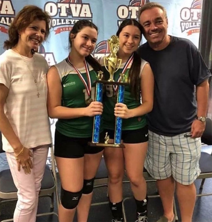 Em meio à polêmica na justiça, Rose Miriam di Matteo relembra foto com Gugu Liberato e as filhas: <i>Agradeço todo carinho e apoio</i>