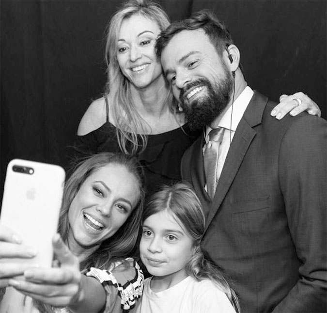Paolla Oliveira posa com mãe do namorado e recebe homenagem no Dia da Mulher: <I>Profunda admiração</I>