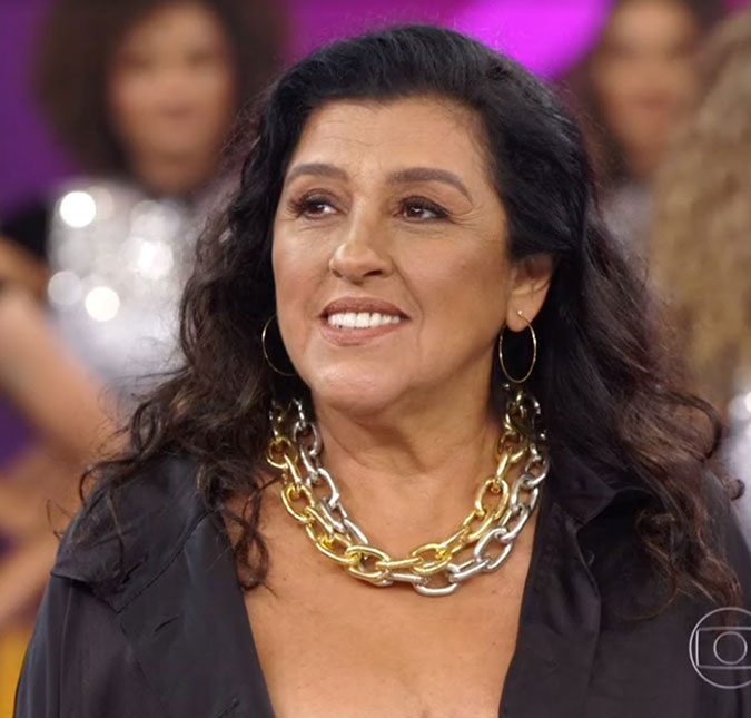 Regina Casé chora com depoimento da filha relembrando diagnóstico de surdez