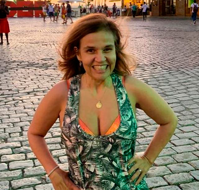 Claudia Rodrigues explica seu sumiço das redes sociais e fala sobre primeira comunhão aos 48 anos de idade!