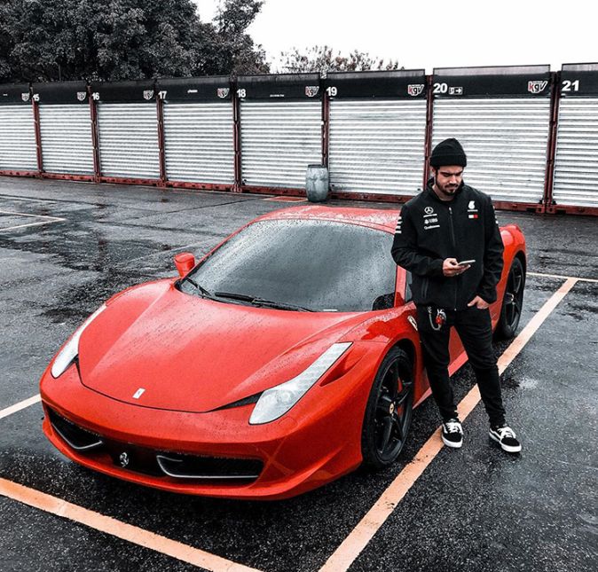 O mais caro deles é a Ferrari 458 Spider, avaliada em pelo menos dois milhões de reais. O mais caro deles é a Ferrari 458 Spider, avaliada em pelo menos dois milhões de reais.