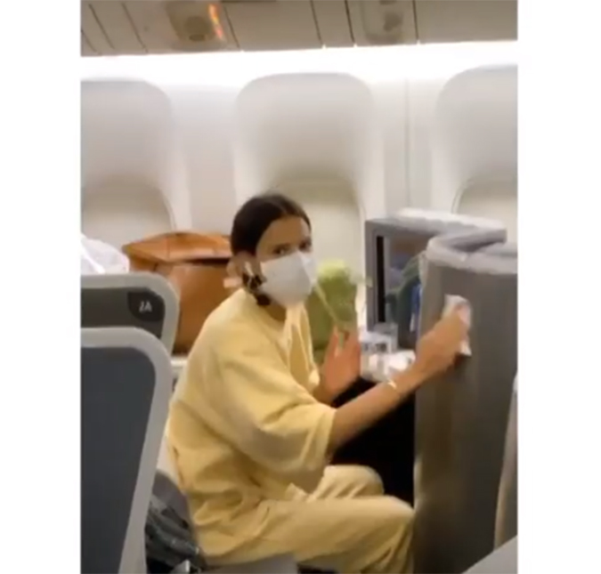 Doente após voltar dos Estados Unidos, Bruna Marquezine avisa os fãs: <i>Já fiz meu teste</i>
