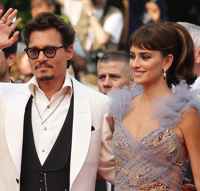 Após Winona Ryder, Penélope Cruz sai em defesa de Johnny Depp contra acusações: <i>- Me sinto sortuda em ter alguém tão especial</i>