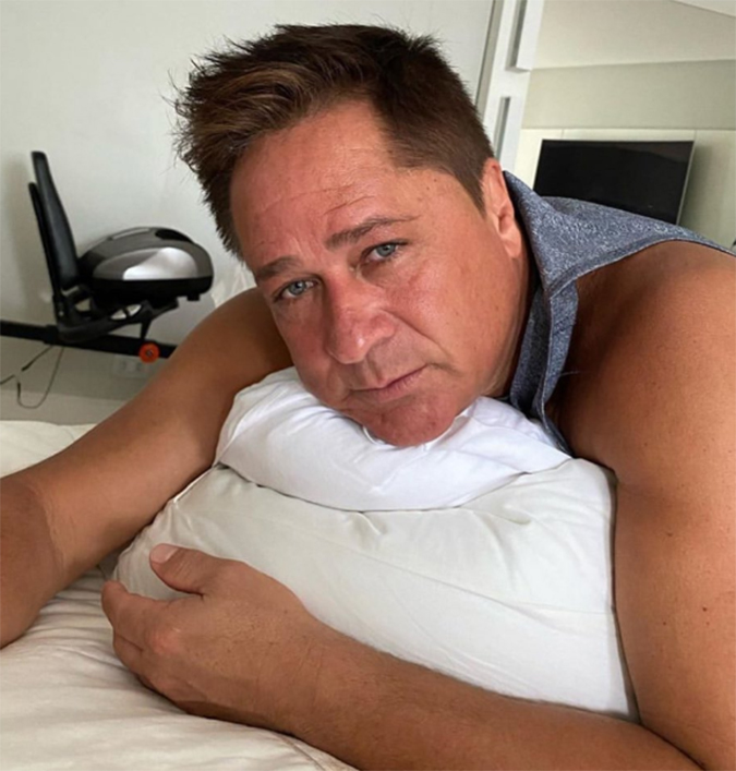 Leonardo polemiza ao comparar coronavírus com HIV: <i>Morrer fo***do é melhor do que tossindo</i>
