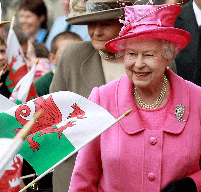 Rainha Elizabeth II não <i>fugiu</i> do Palácio de Buckingham por medo de coronavírus, diz revista