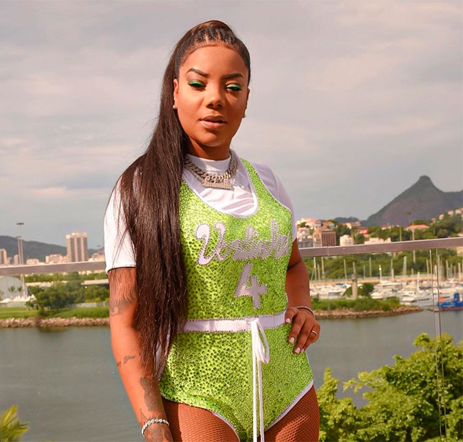 Em conversa com fãs, Ludmilla revela com que idade se descobriu bissexual e brinca: <i>- Não chama a minha mãe pra essa live</i>