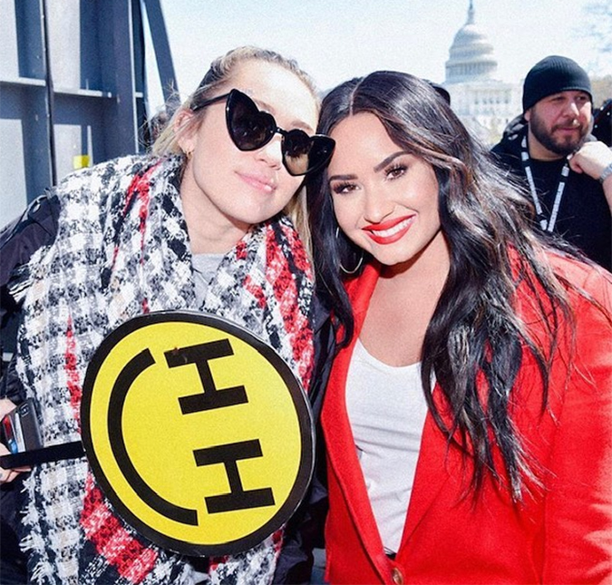Após anos afastadas, Demi Lovato se reconecta com Miley Cyrus, que brinca sobre amizade: - <i>Talvez nós fôssemos gays pra caramba</i>