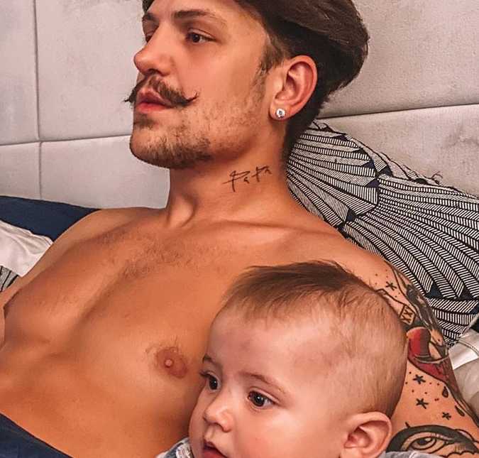Saulo Poncio é chamado de <I>pai de selfie</i> e rebate: <I>Fofoqueira e sem educação</i>