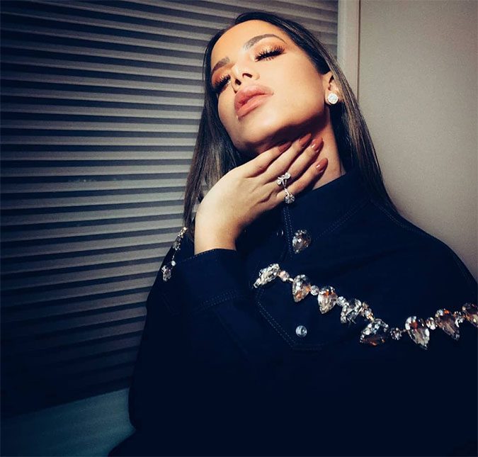Anitta sonha que ninguém a parabeniza no dia de seu aniversário: <I>- Acordei desoladíssima, arrasada</I>