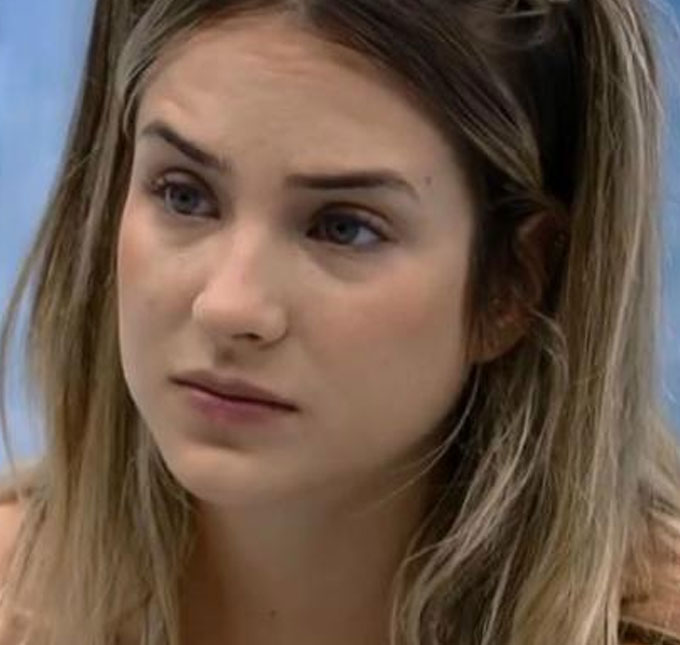 Durante prova do líder no <i>BBB20</i>, Gabi Martins vira piada ao colocar absorvente interno para segurar o xixi!