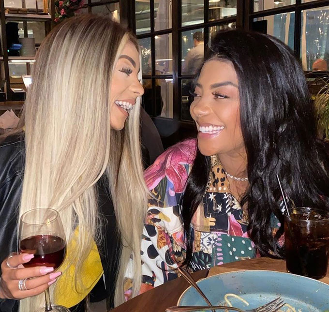 Ludmilla grava primeiro clipe de seu álbum de pagode com participação romântica de sua parceira, Brunna