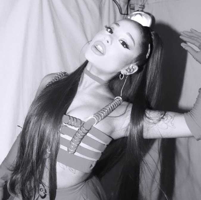 Ariana Grande pede ordem de proteção após fã bater em sua porta