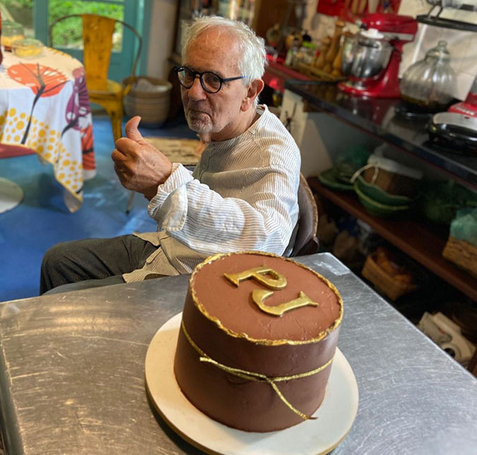 Paulo José completa 83 anos de idade e comemora ao lado das filhas