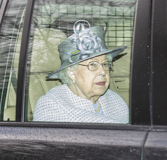 Funcionário do Palácio de Buckingham testa positivo para coronavírus e deixa Família Real em alerta