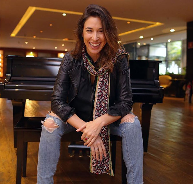 Giselle Itié posta clique ao lado do filho dormindo e fala sobre cansaço: <i>-Descansando no seu sono</i>