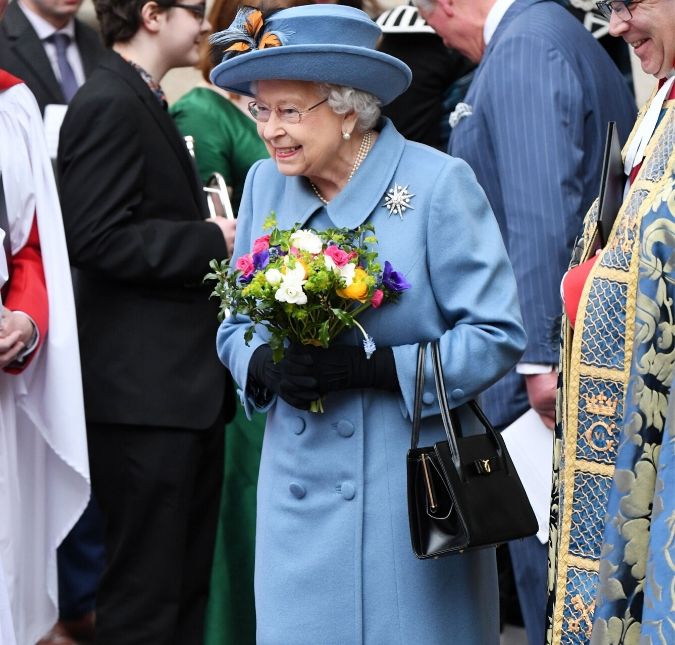 Gente como a gente! Rainha Elizabeth II compra presente para Archie Harrison e se prepara para quarentena