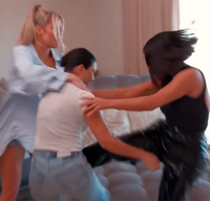 Durante briga, Kourtney Kardashian dá soco no rosto de Kim Kardashian; assista ao vídeo!