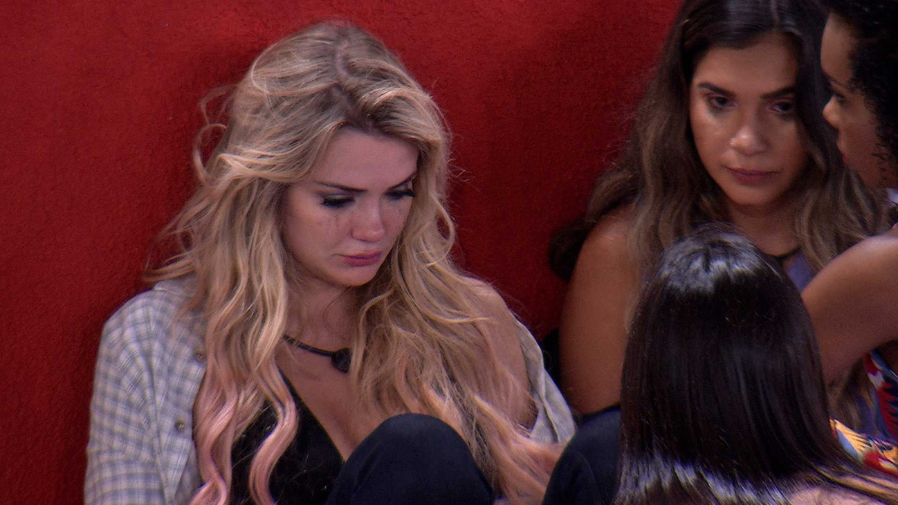Marcela chora após eliminação de Daniel no <i>BBB20</i> e Manu Gavassi dispara: <i>Não dá para ter essa soberba e arrogância</i>