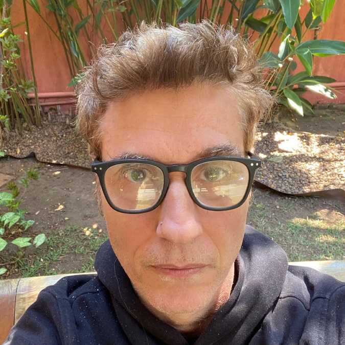 Dinho Ouro Preto relata fraqueza causada pelo coronavírus: <I>Como se corpo estivesse em guerra</i>