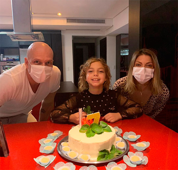 Sheila Mello e Fernando Scherer, o Xuxa, celebram aniversário da filha e fãs questionam: <i>Estão juntos?</i>