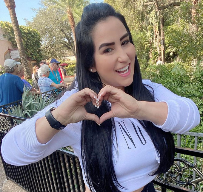 Fabíola Gadelha faz sucesso no <i>Tik Tok</i> ao malhar durante quarentena, assista!