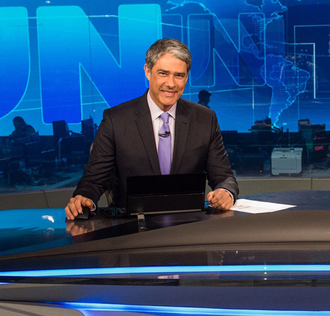 No <i>Jornal Nacional</i>, William Bonner comenta recorde de votação no <i>BBB20</i> e fãs brincam: <i>Até o Bonner votou</i>