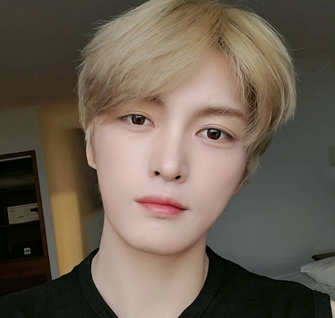 Astro de <i>K-pop</i> causa polêmica ao mentir que contraiu o novo coronavírus e pode ser punido, entenda!