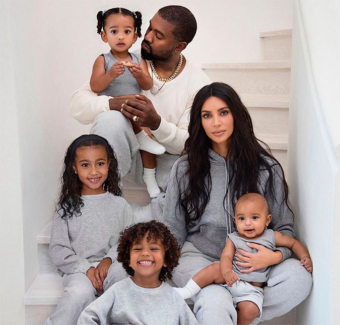 Na quarentena, Kim Kardashian está cozinhando, lavando roupa e sendo professora dos filhos: <i>- É realmente difícil</i>