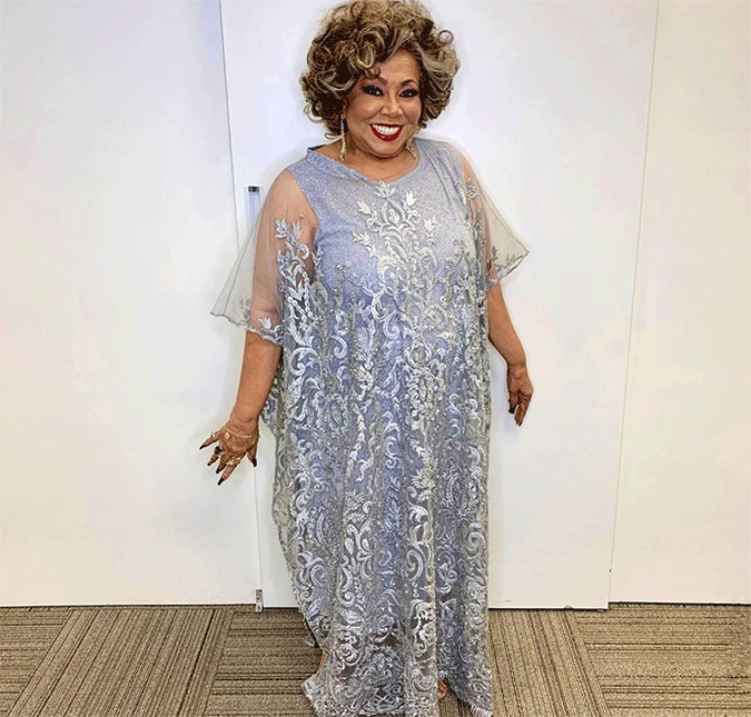 Em entrevista para a <i>Globo</i>, Alcione comete gafe ao mencionar rival da emissora!
