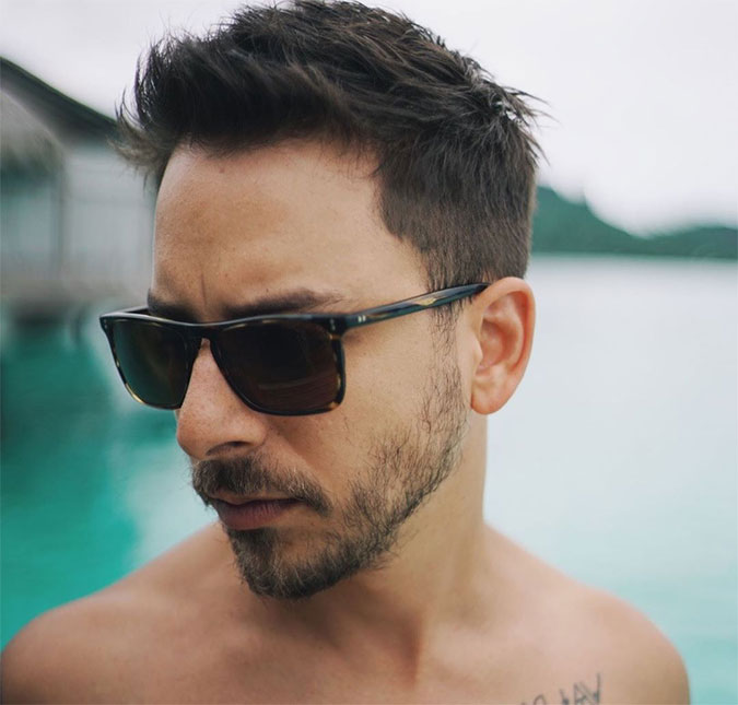 Junior Lima posta foto e fãs brincam com novo visual do cantor: <i>É lindo até careca</i>