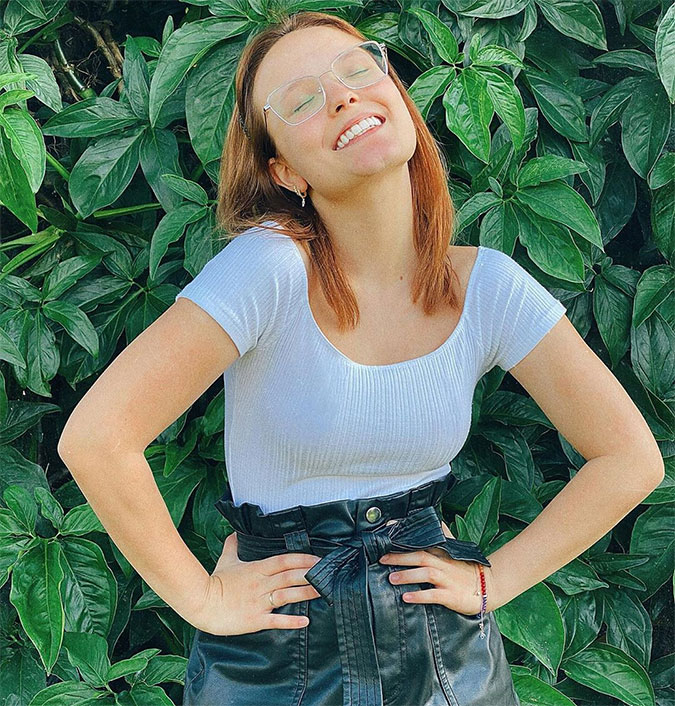 Larissa Manoela implora por atenção de Léo Cidade e arranca risadas em vídeo do <I>Tik Tok</I>, assista!