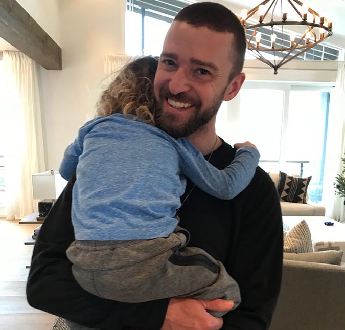Justin Timberlake reclama por cuidar do filho 24 horas por dia, e a <i>internet</i> não perdoou