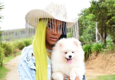 Ludmilla fica trancada para fora de casa por culpa de cachorro; entenda!