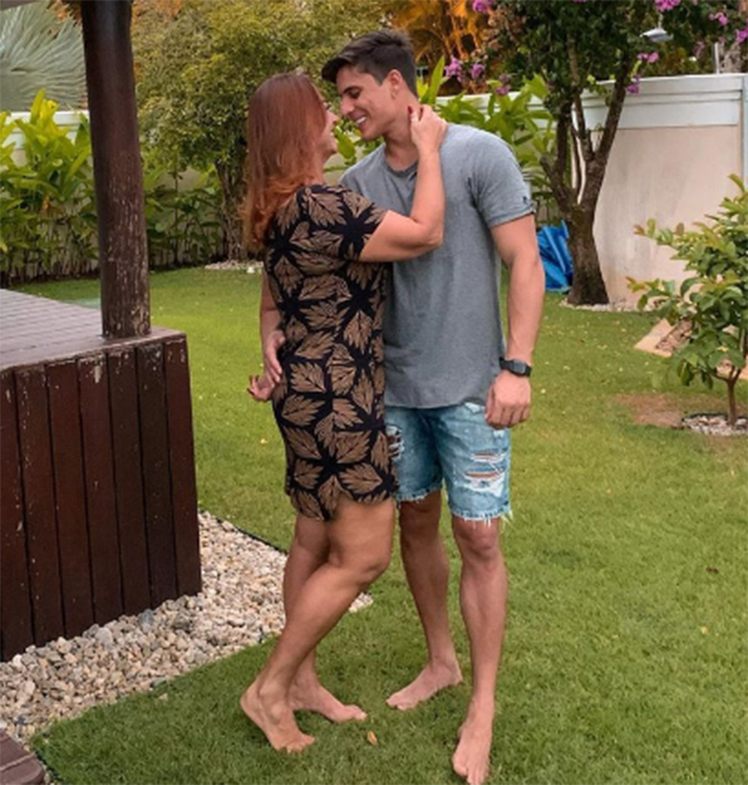 Mãe de Neymar, Nadine Gonçalves não sabia que o namorado é bissexual, diz jornal