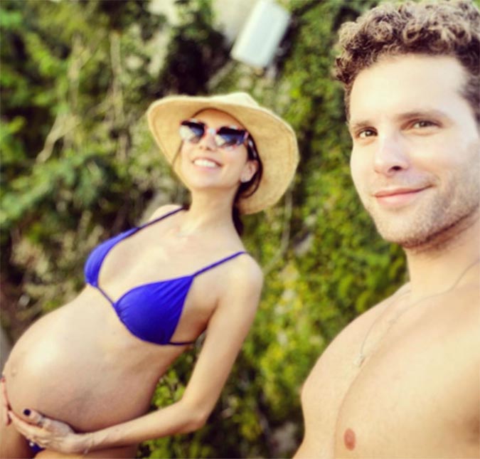 Thiago Fragoso encanta ao mostrar esposa grávida e diz sobre o filho: <i>É só bater aquele calorzinho que ele faz a maior festa na barriga</i>