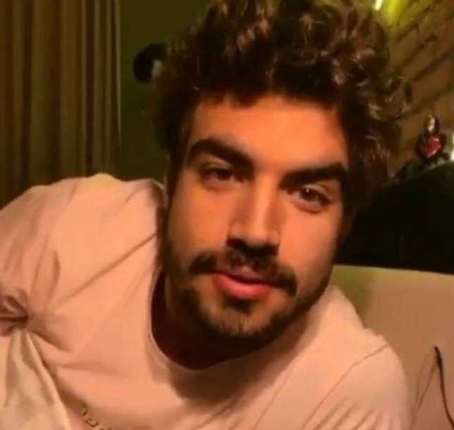 Caio Castro volta para sua casa após tempo de quarentena com Grazi Massafera - e fala sobre relacionamento: <I>Sempre querem saber mais e mais</i>
