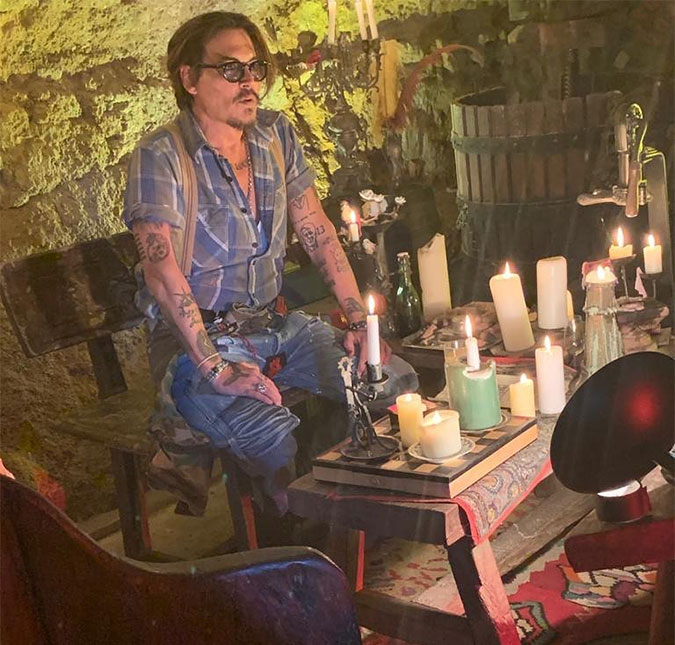 Johnny Depp entra para o <I>Instagram</I>, fala sobre coronavírus e lança música inspirada em John Lennon