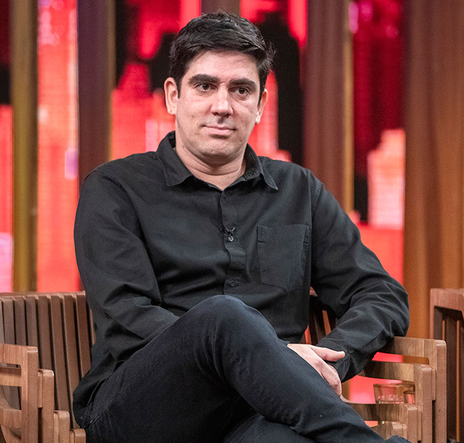 Marcelo Adnet rebate após críticas por posicionamento em caso de denúncia de assédio envolvendo Dani Calabresa e Marcius Melhem: <i>Respeitei o sigilo que as vítimas pediram</i>